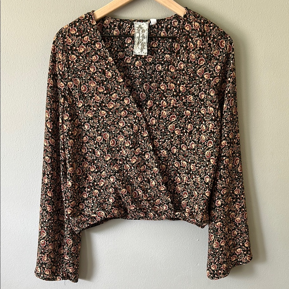 Sadie & Sage Black and Pink Floral Blouse M